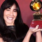 Aitana dedica su Latin Grammy a Plex