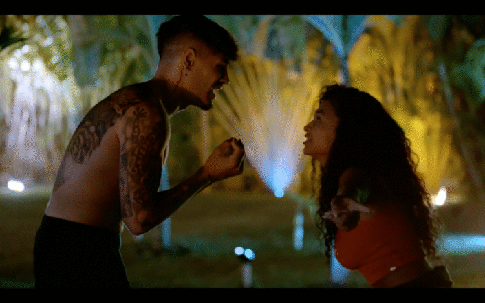 Mayeli se cuela en Villa Chicos