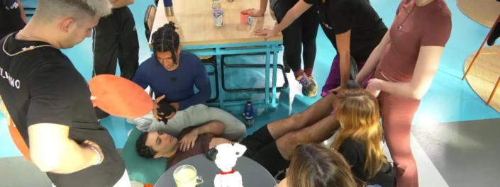 El gran susto en OT 2025- el desmayo de Tinho en directo paraliza la Academia El gran susto en OT 2025: el desmayo de Tinho en directo paraliza la Academia