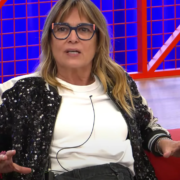 Noemí prohíbe santos en OT2025