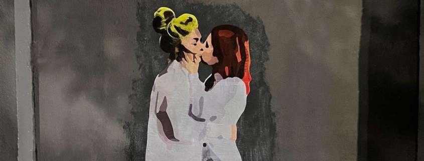 beso entre Amaia Montero y Leire